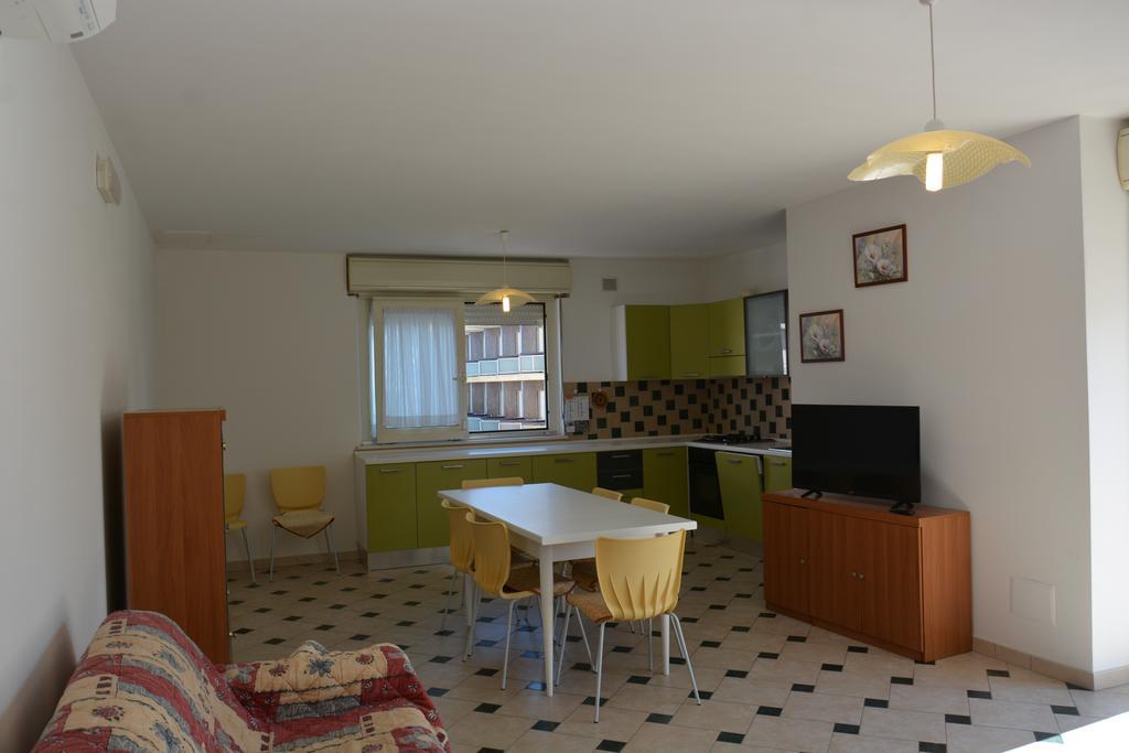 Stella Marina Apartment Alba Adriatica Bagian luar foto