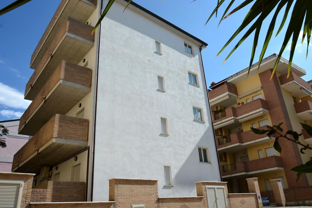 Stella Marina Apartment Alba Adriatica Bagian luar foto